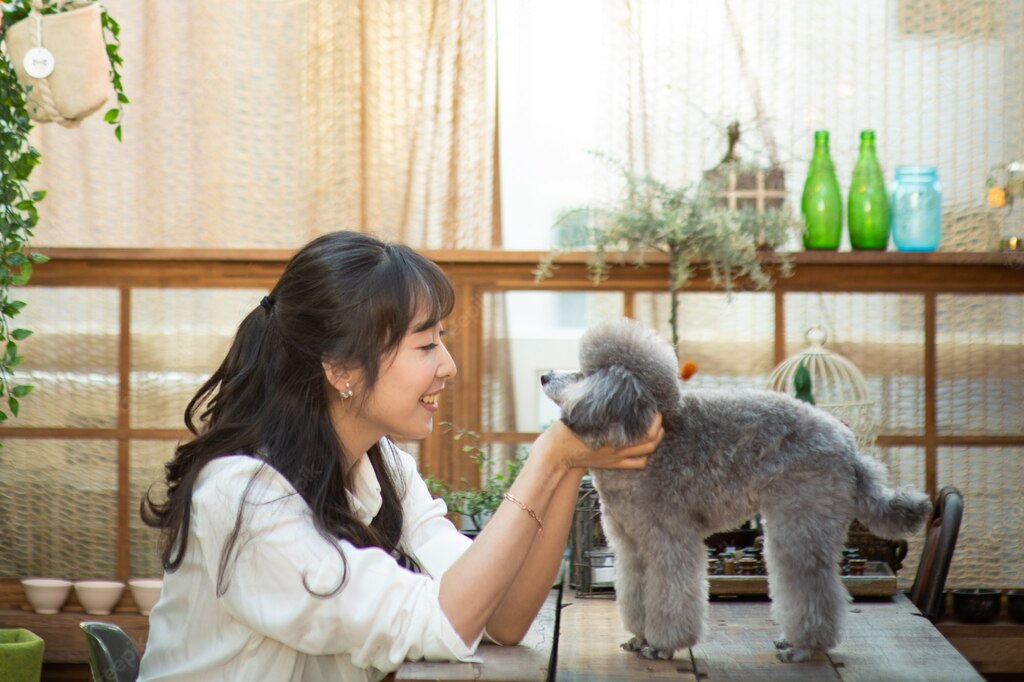 жінка собака