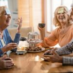 люди сміються